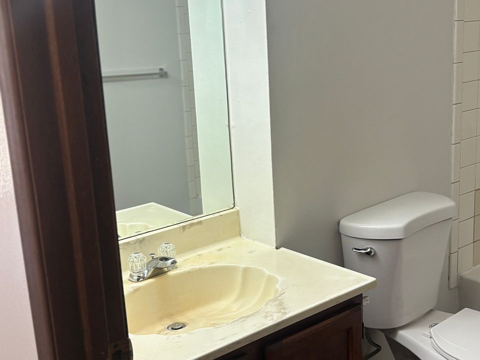 2nd image of 1940 S Greenwood Ave APT 2