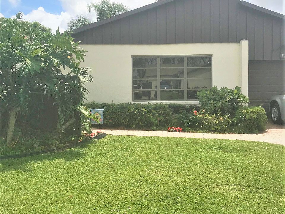 5222 Mirror Lakes Blvd. 