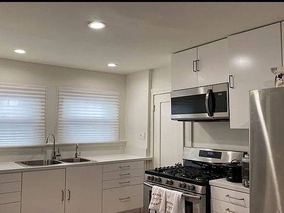 5th image of 4431 Sunset Dr