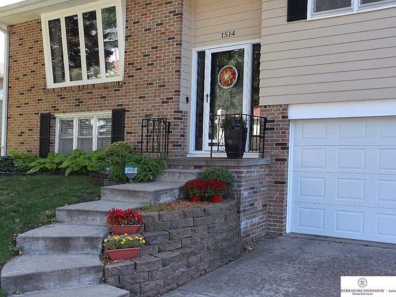 2nd image of 1514 S 139th St
