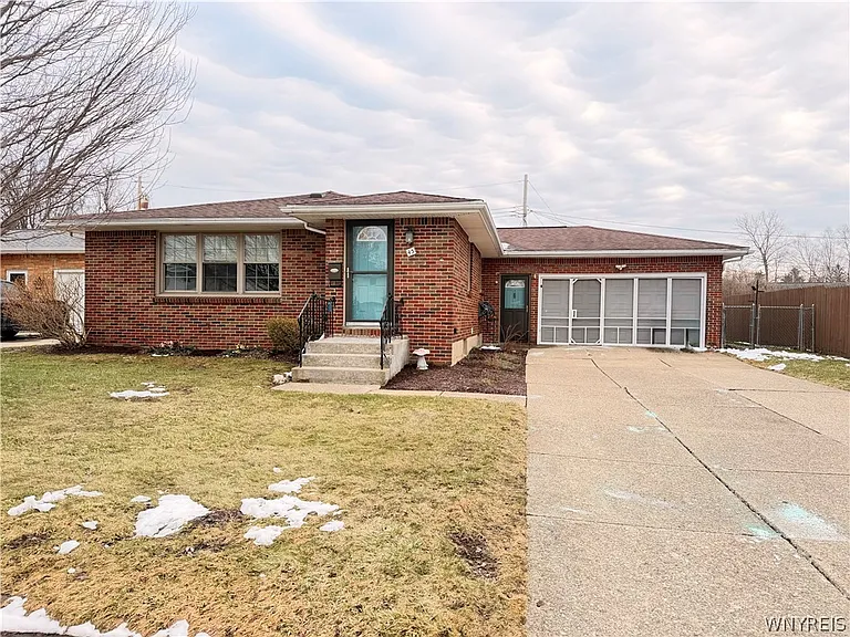 43 Marilyn Dr, West Seneca, NY 14224