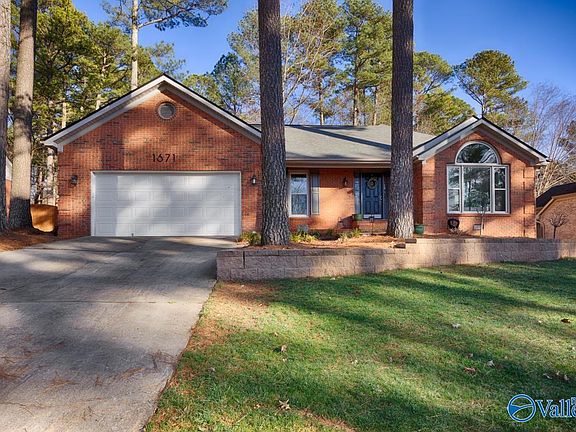 2nd image of 1671 Longleaf Dr NW