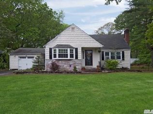 62 Clarendon Rd, Ronkonkoma, NY 11779