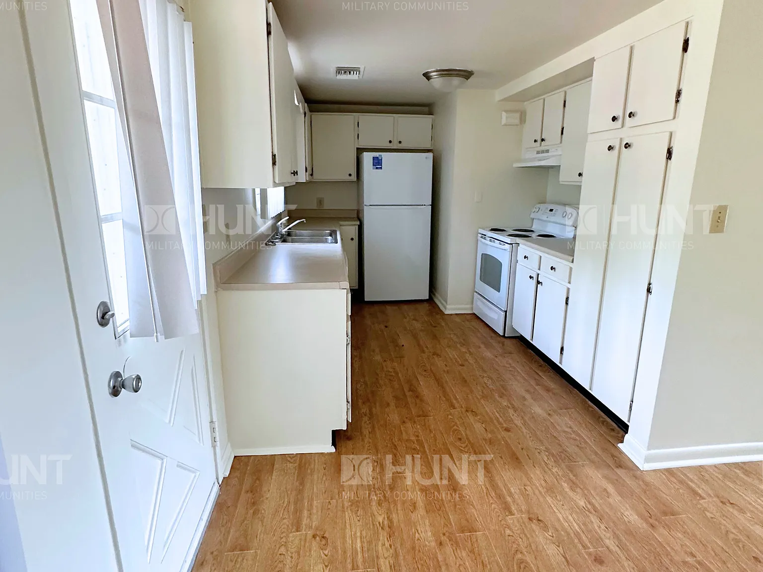 3 bed, 1183 sqft, $1,900 — Photo 3