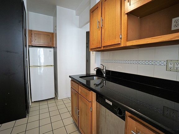 4th image of 509 E 77th St #5GF