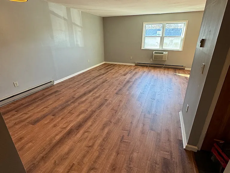 12 White Gate Rd #B-12B — Photo 3