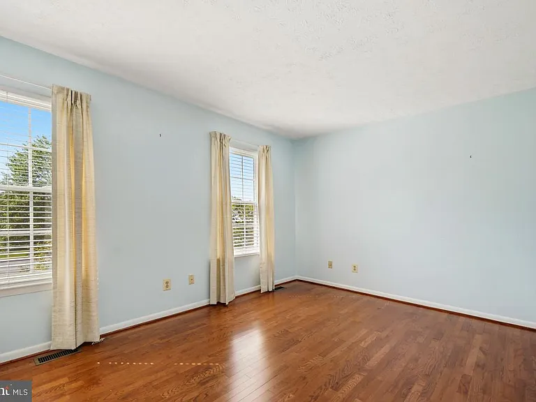 2 Chelmsford Ct — Photo 25