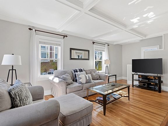3rd image of 91 Hill St