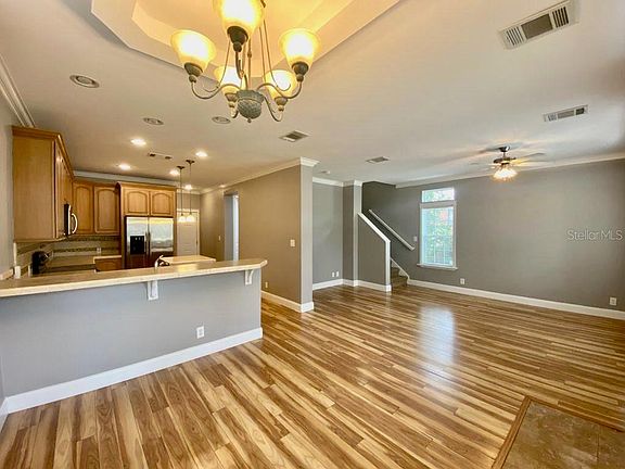 3rd image of 653 Symonds Ave
