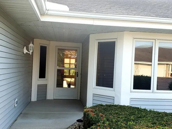 413 Hartford Sq, Hartford, WI 53027