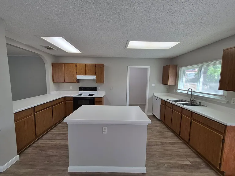 4414 Stradford Pl — Photo 11