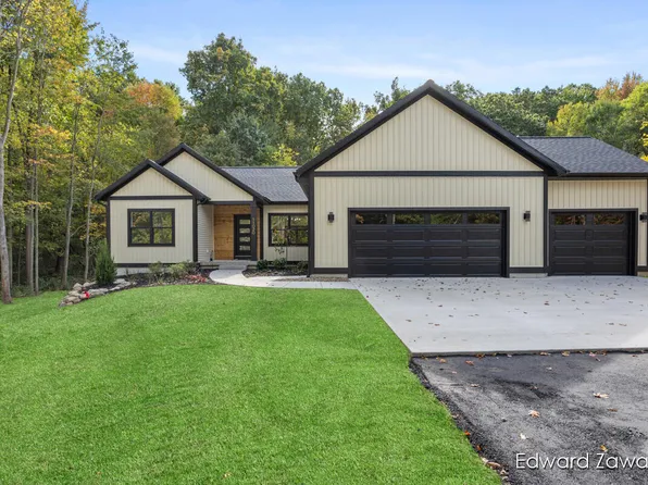 11020 Hidden Pond Dr NE, Rockford, MI 49341