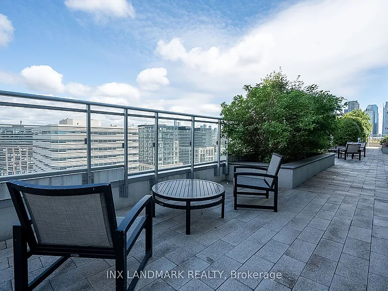 525 Adelaide St W #LPH31 — Photo 11
