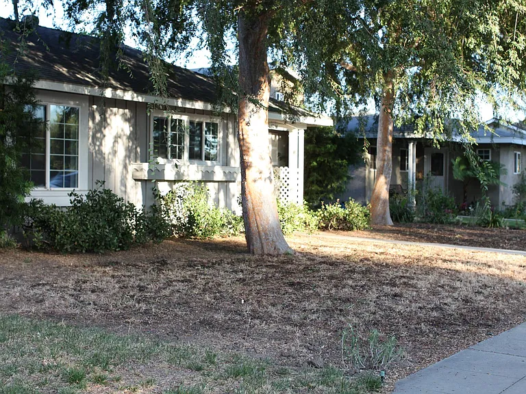 10044 Woodley Ave — Photo 5