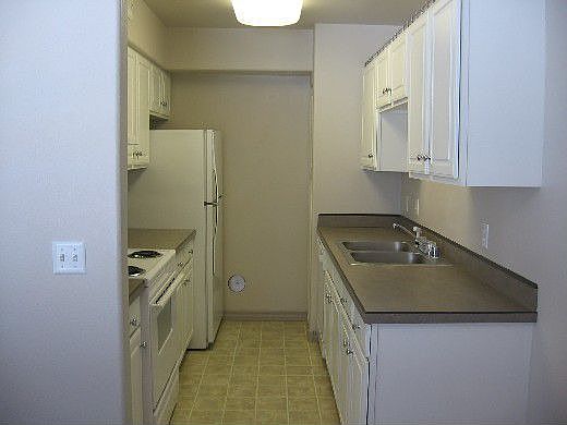 2nd image of 4118 Weeping Willow Dr APT B