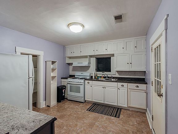 2nd image of 301 E Central Park Ave