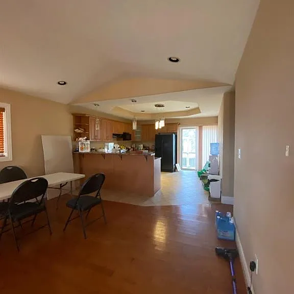 4518 Helsinki Cres — Photo 13