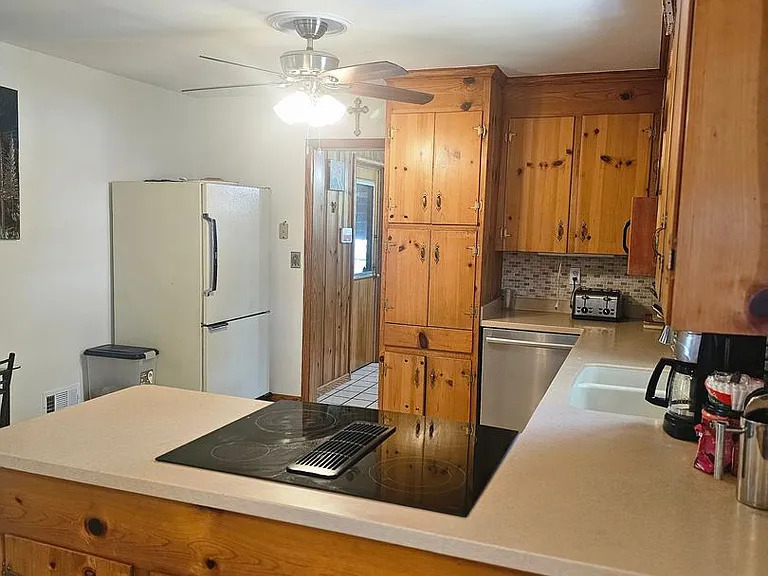 309 Lenore Trl — Photo 8