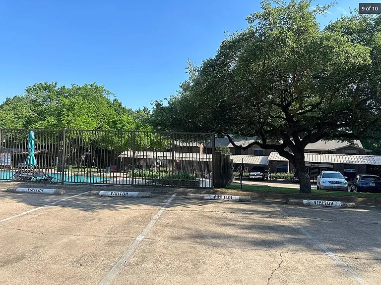 2505 Wedglea Dr — Photo 2