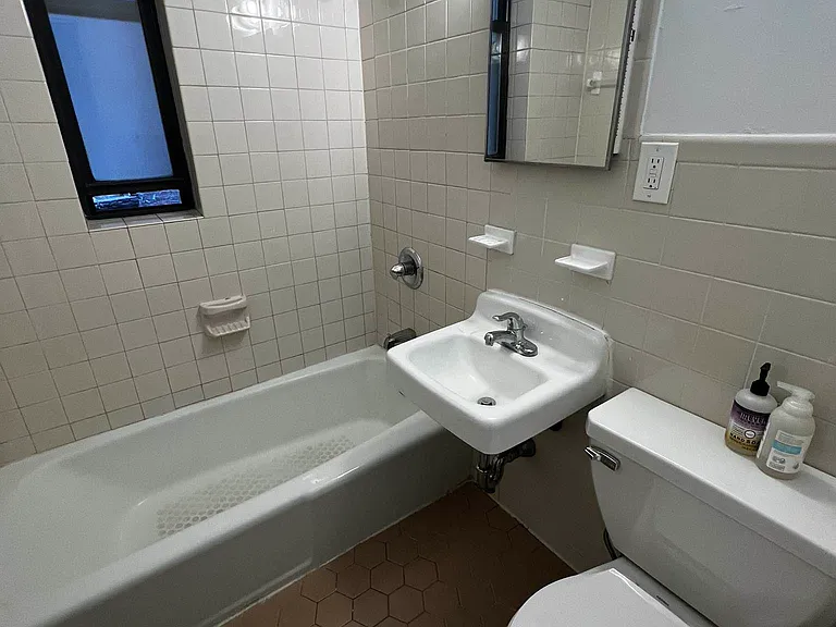 217 E 33rd St #2FW — Photo 5