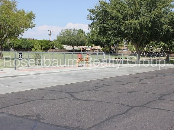 5th image of 839 E 5th St