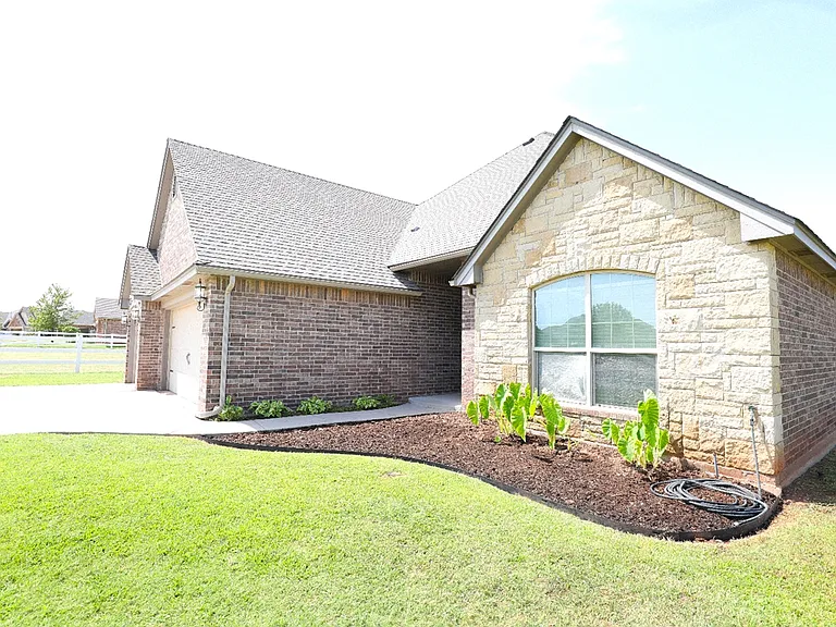 17225 Ridgewood Dr — Photo 3