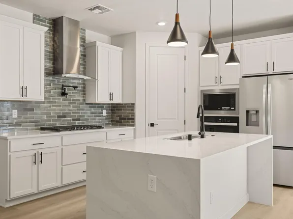 2428 Marble Ave NE, Rio Rancho, NM 87144