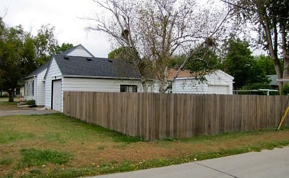 3rd image of 200 Douglas St E