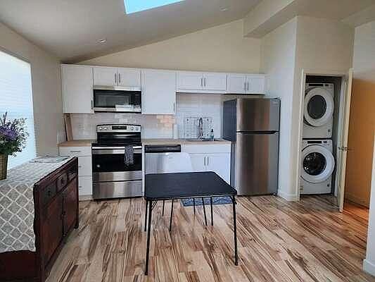 1st image of 1629 Vine St #B