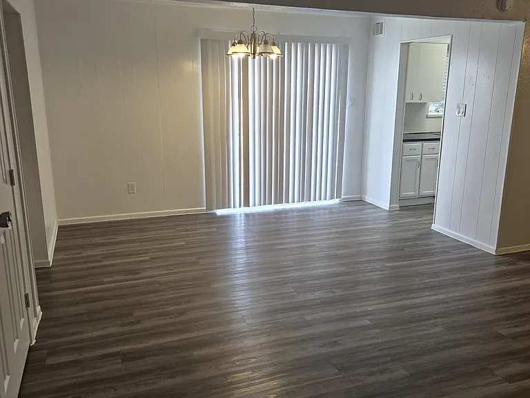 Alamo Apartments — Photo 33
