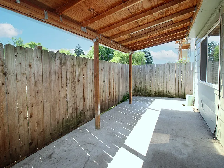 1120 SE Baseline St #1-4 — Photo 22