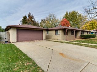 105 Reservoir Rd, Pekin, IL 61554