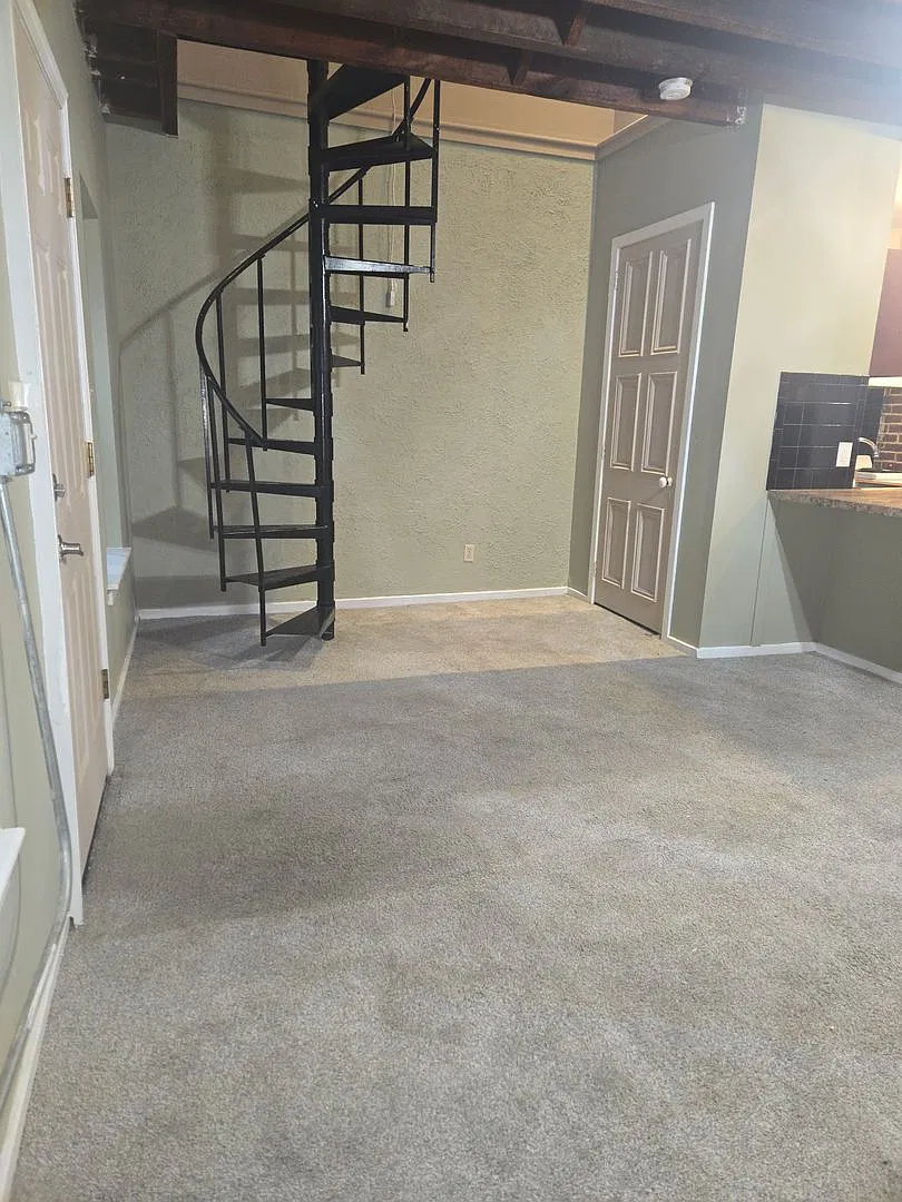 1119-1121 Linden Street — Photo 3