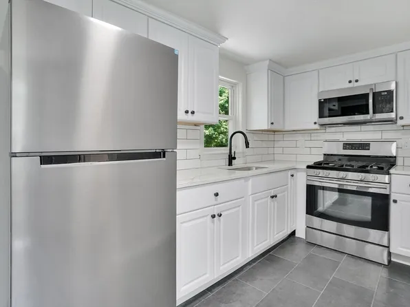 46 Chestnut Street Pl, East Longmeadow, MA 01028
