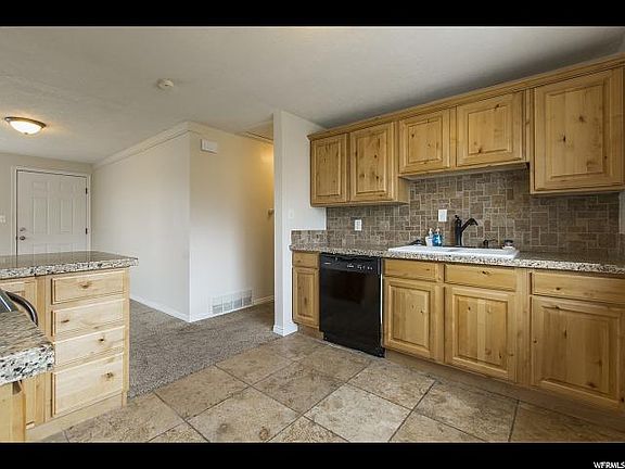 4th image of 3354 S Broadway St