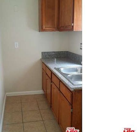 3rd image of 10832 Juniper St