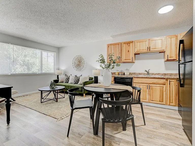 Summit View Apartments — Photo 22