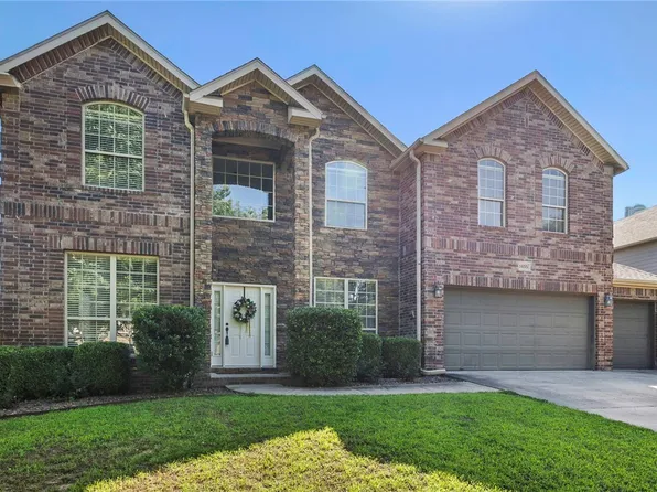 1655 S Coopers Cv, Fayetteville, AR 72701