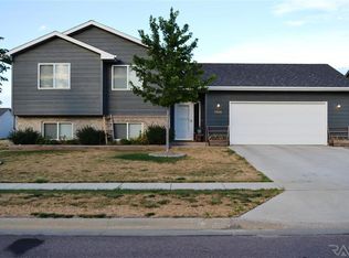 3916 S Villanova Ave, Sioux Falls, SD 57106