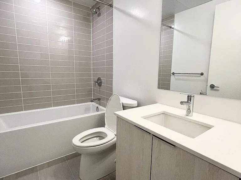 357 King St W #601 — Photo 12