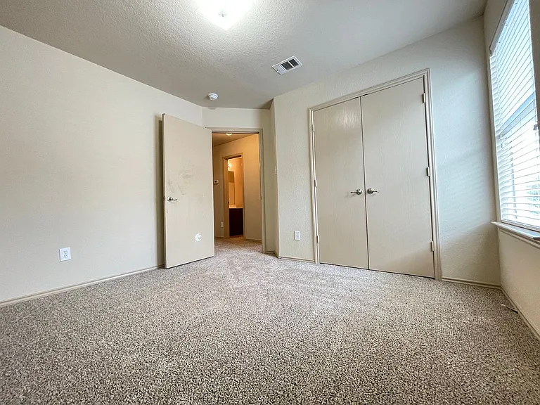 5913 Missy Ln — Photo 12