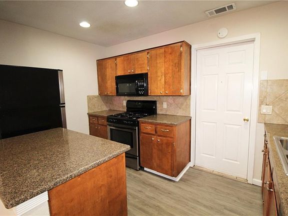 3rd image of 7202 Scenic Oaks Cir