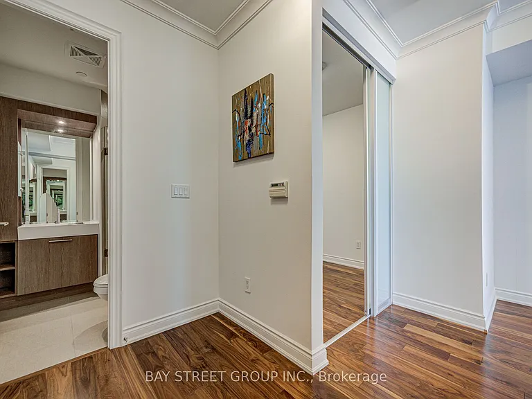 388 Yonge St #6701 — Photo 3