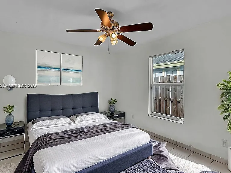 768 SW 9th St — Photo 9