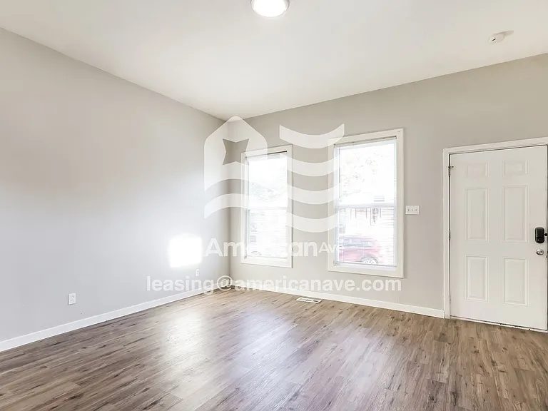 556944_005_living_room_14119272.jpg