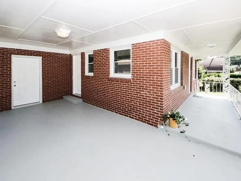 1339 Holcomb Ave — Photo 2