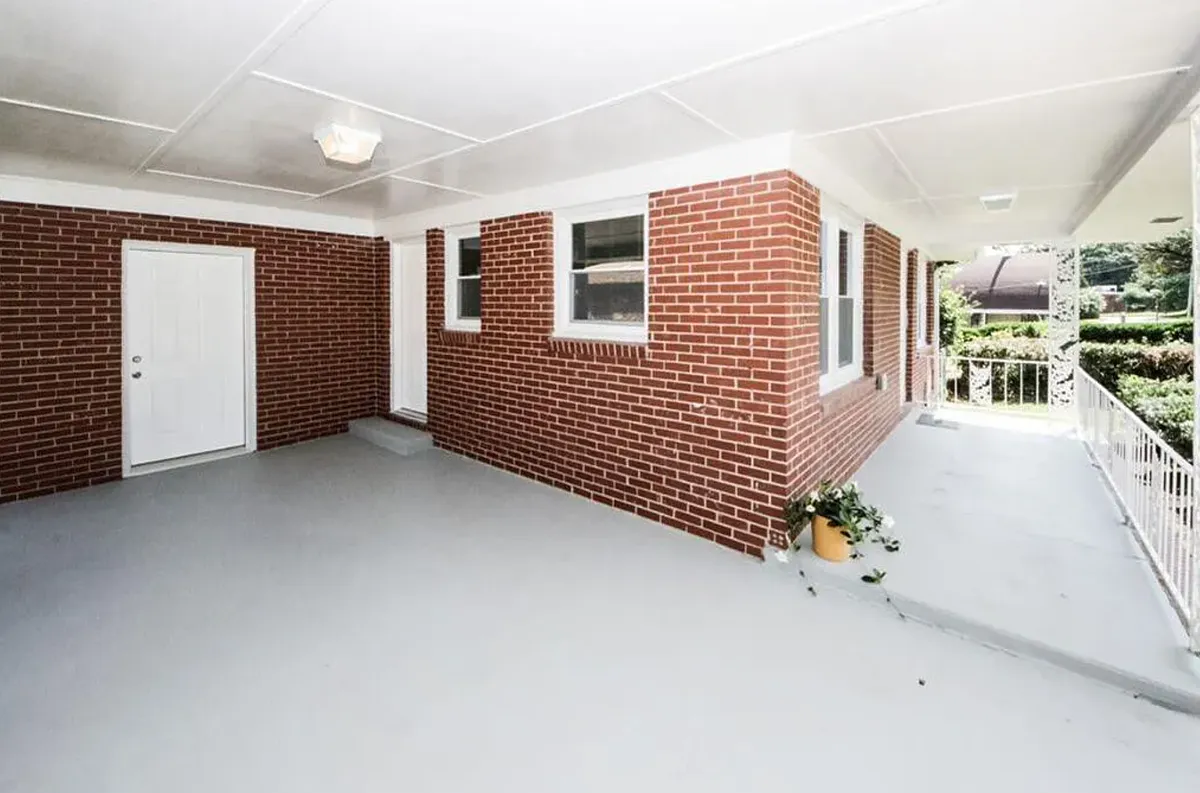Building Photo - 1339 Holcomb Ave