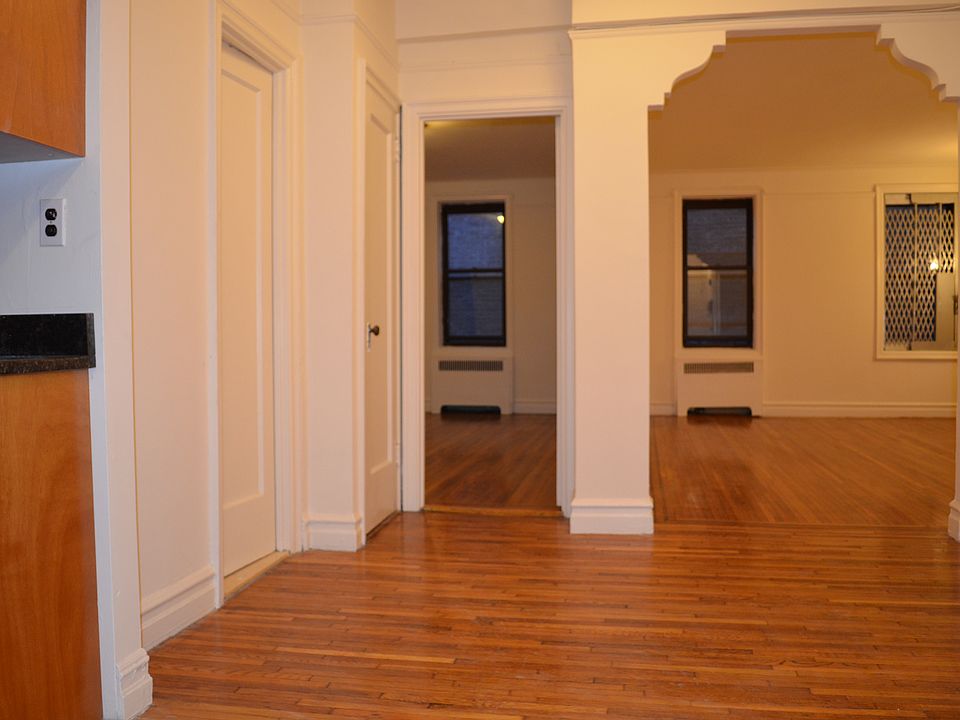 2nd image of 200 Clinton St APT 4F