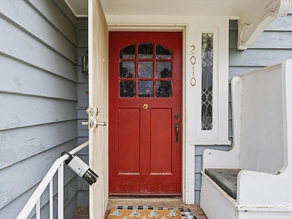 4th image of 2010 Cherry St