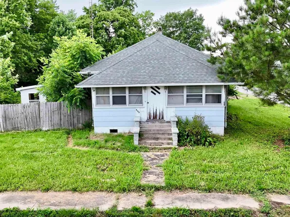 809 Highland St, Benton, IL 62812